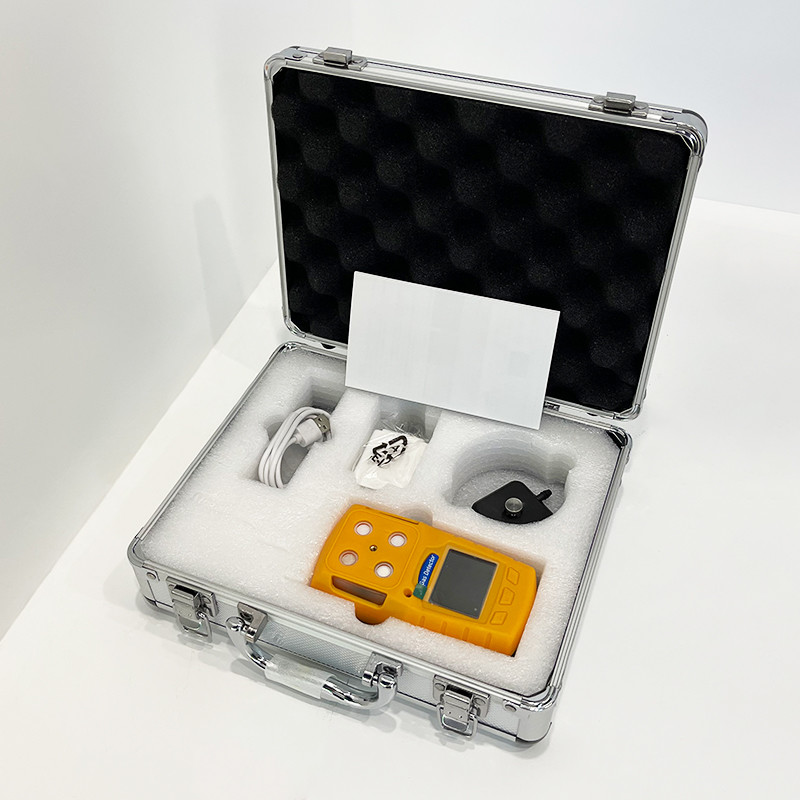 4つ1つのIP64携帯用多ガス探知器の有害な可燃性のガス分析器に付き